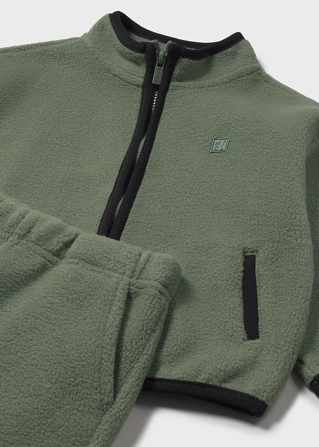 Tracksuit w/ t-shirt