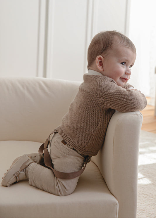 Long trousers with suspenders