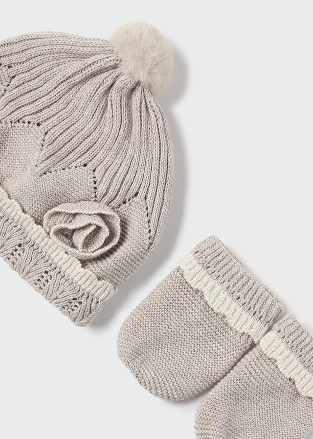 Hat and scarf set