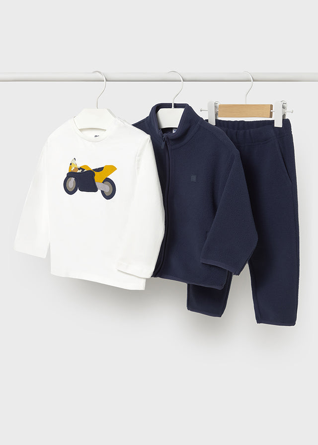 Tracksuit w/ t-shirt