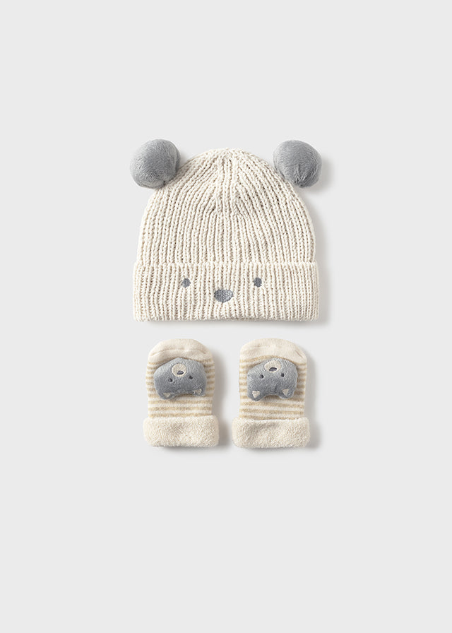 Hat and sock set